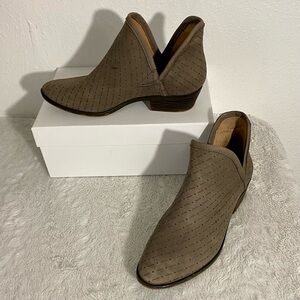Lucky Brand Kelbie 2 Leather Ankle Boots Size 7.5 M Brown/Taupe Perforated
